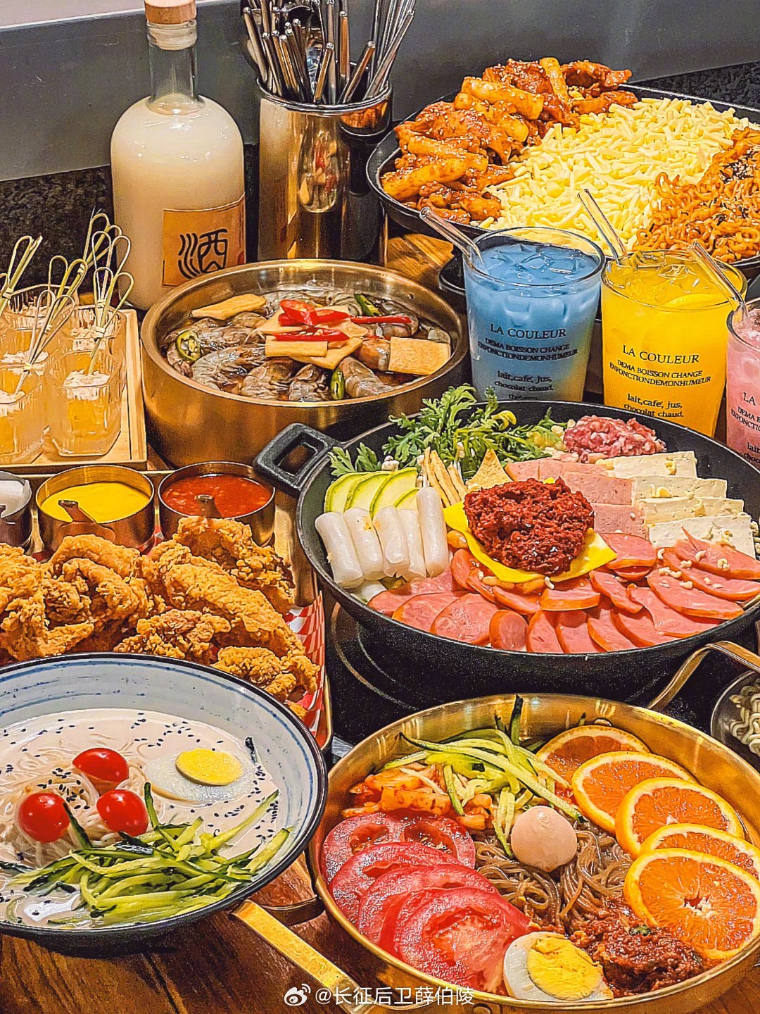 把最会吃的一群人聚到一起了志同道合的一群人在一起，哪怕是吃，都显得充满了理想和浪