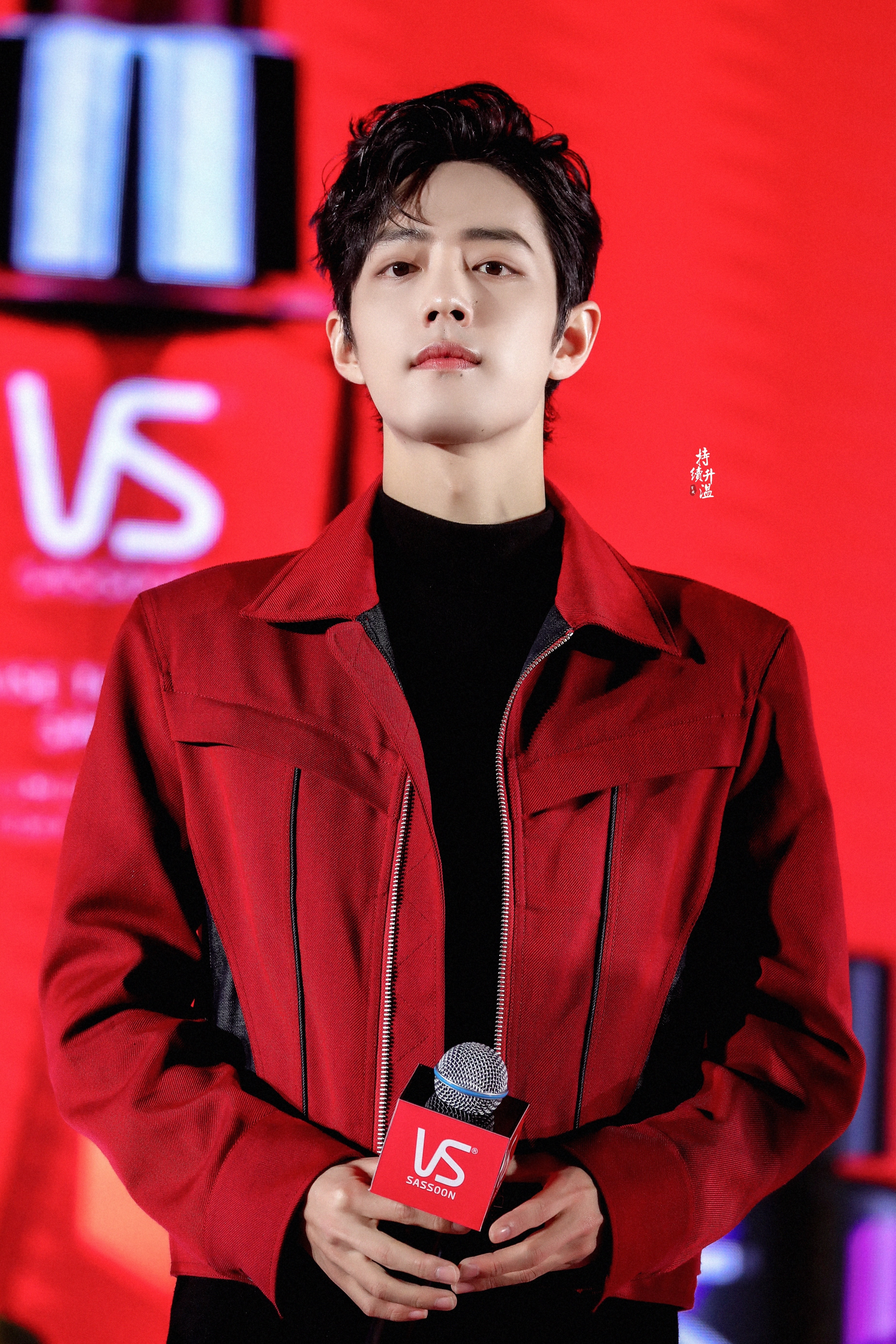 ——ʚ₁₀₀₅ɞ—— 肖战肖战和红色的适配度~真是绝了！肖战白玉兰单人大海报