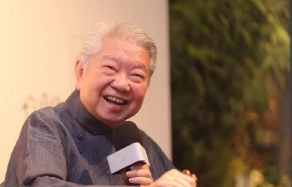 83岁的香港才子蔡澜，语出惊人：“人到晚年，躺在床上才想明白，拖垮身体最快的方式