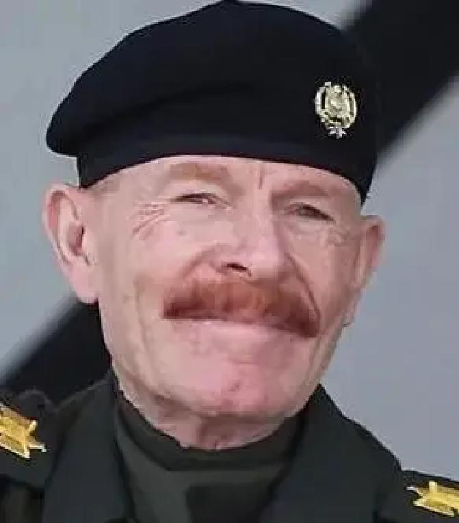 萨达姆最忠心手下暗中潜伏，发誓向美国复仇，12年间杀死数千美军。
 
这位让美军