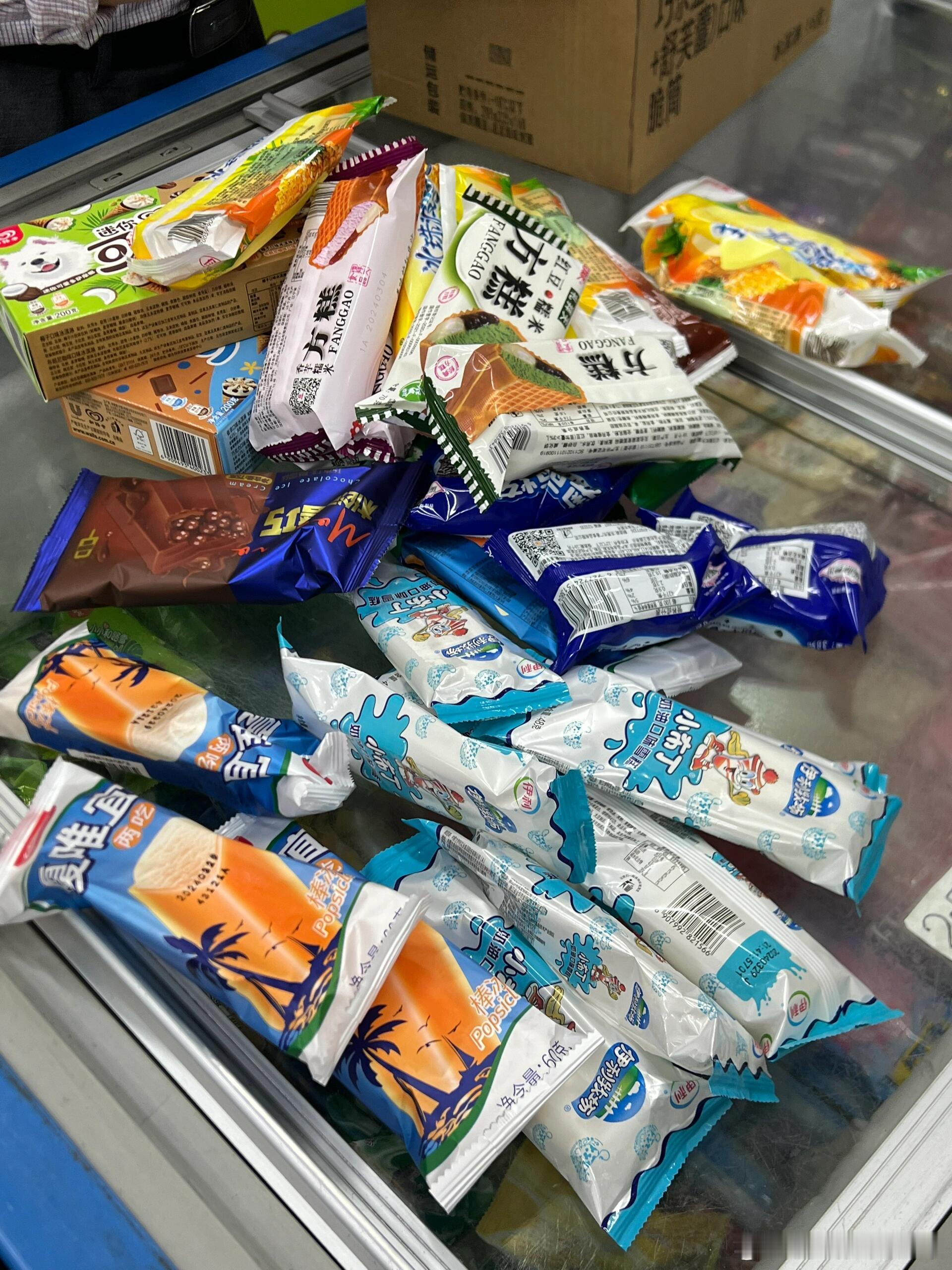 把烦恼一jio踢开[并不简单]祝我们都拥有可以随时停留和休息的底气，追求自己认为