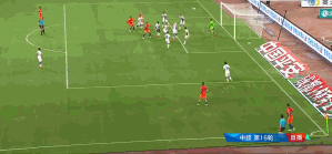 泰山队上半场已经3-0领先了，费莱尼俯身冲顶头球破门，这次VAR没法介入了，比赛