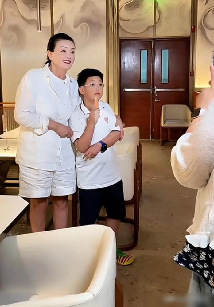 兰姐想清楚了，她这个暑假，就主打快乐陪娃！

说真的我作为过来人的老母亲，前两年