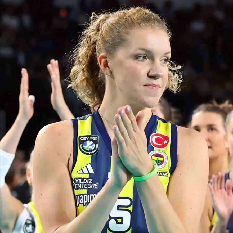 今天晚上12点，土超决赛第四场，瓦基弗vs费内巴切，此前三回合瓦基弗已经2比1来