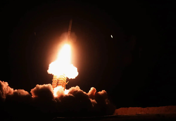 十多艘美国军舰正在该地区支援针对伊朗的军事行动。这些舰艇包括部署在霍尔木兹海峡附