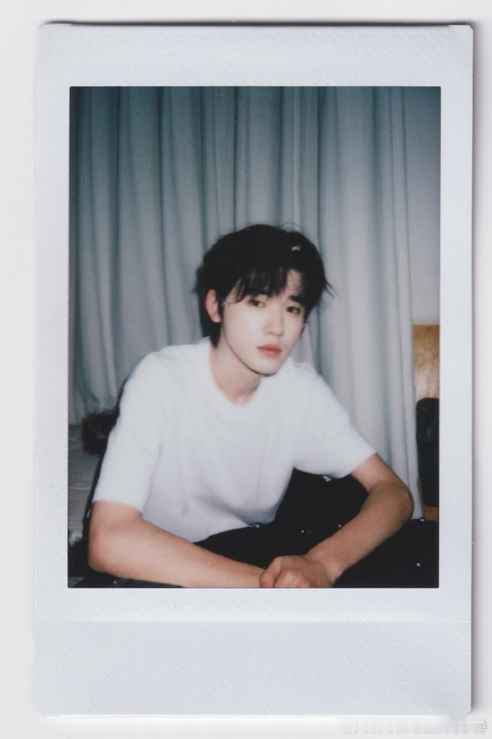 宋亚轩高清库存清清  宋亚轩18宫格库存清清  天呐，18宫格高清库存照，宋亚轩