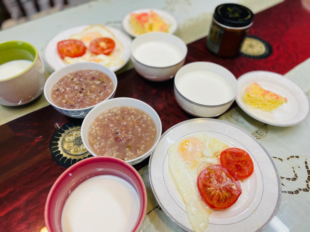 #你早餐喜欢吃饭还是面条或包子#这几样都不喜欢，我们的早餐必须有麦片、牛奶或者驼