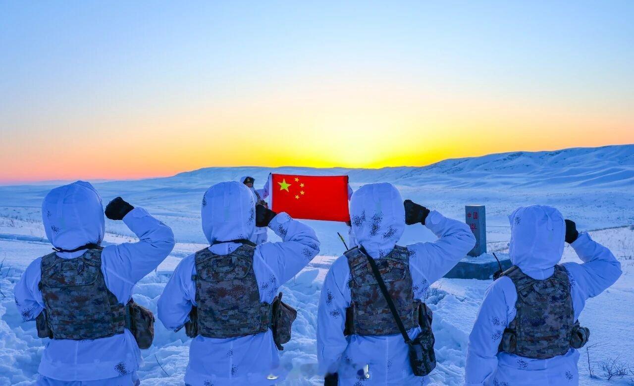 我站立的地方是中国 近日，新疆军区某边防连官兵冒严寒、踏深雪，采取乘摩托雪橇和徒