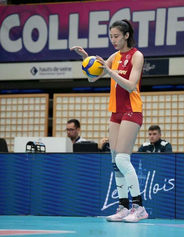 欧排联杯1/4决赛首回合，加拉塔萨雷在客场3比2取胜巴黎勒瓦卢瓦圣云，26比24