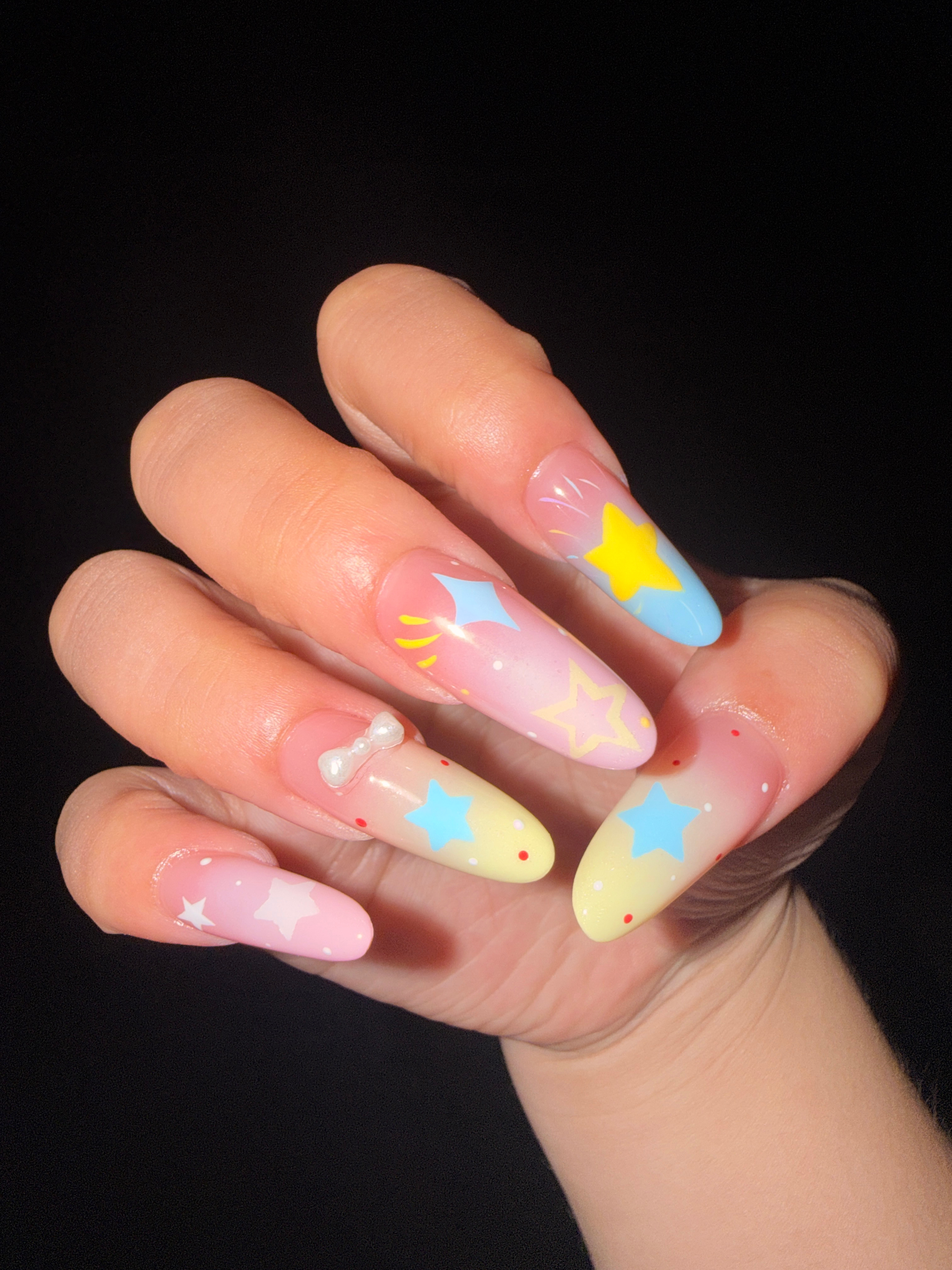 还没展示我美美的新美甲💅 