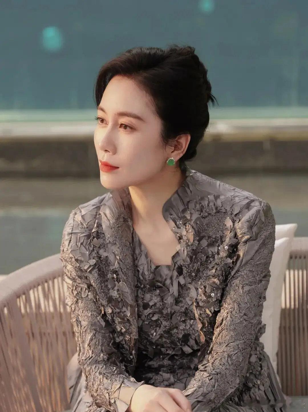 温峥嵘生完孩子长高2.5厘米温峥嵘直播时说：“我生孩子之前身高172厘米，生完孩