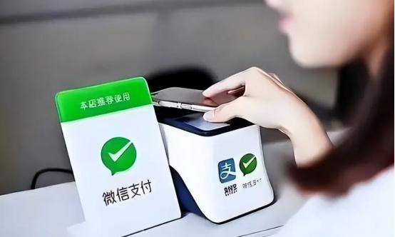 为什么扫码付款在中国到处可见，到了富裕国家却不受待见？别以为它只是手机扫个方块，