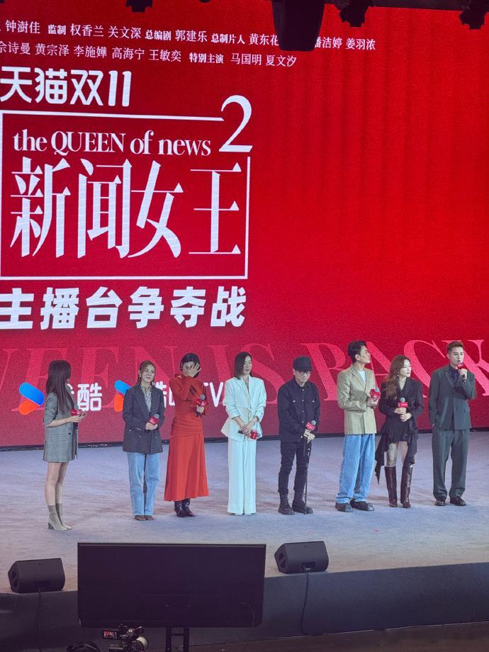 新闻女王2回归盛典文慧心又再次回归了咱们就是说虽然这么久过去了文慧心依旧在职场大