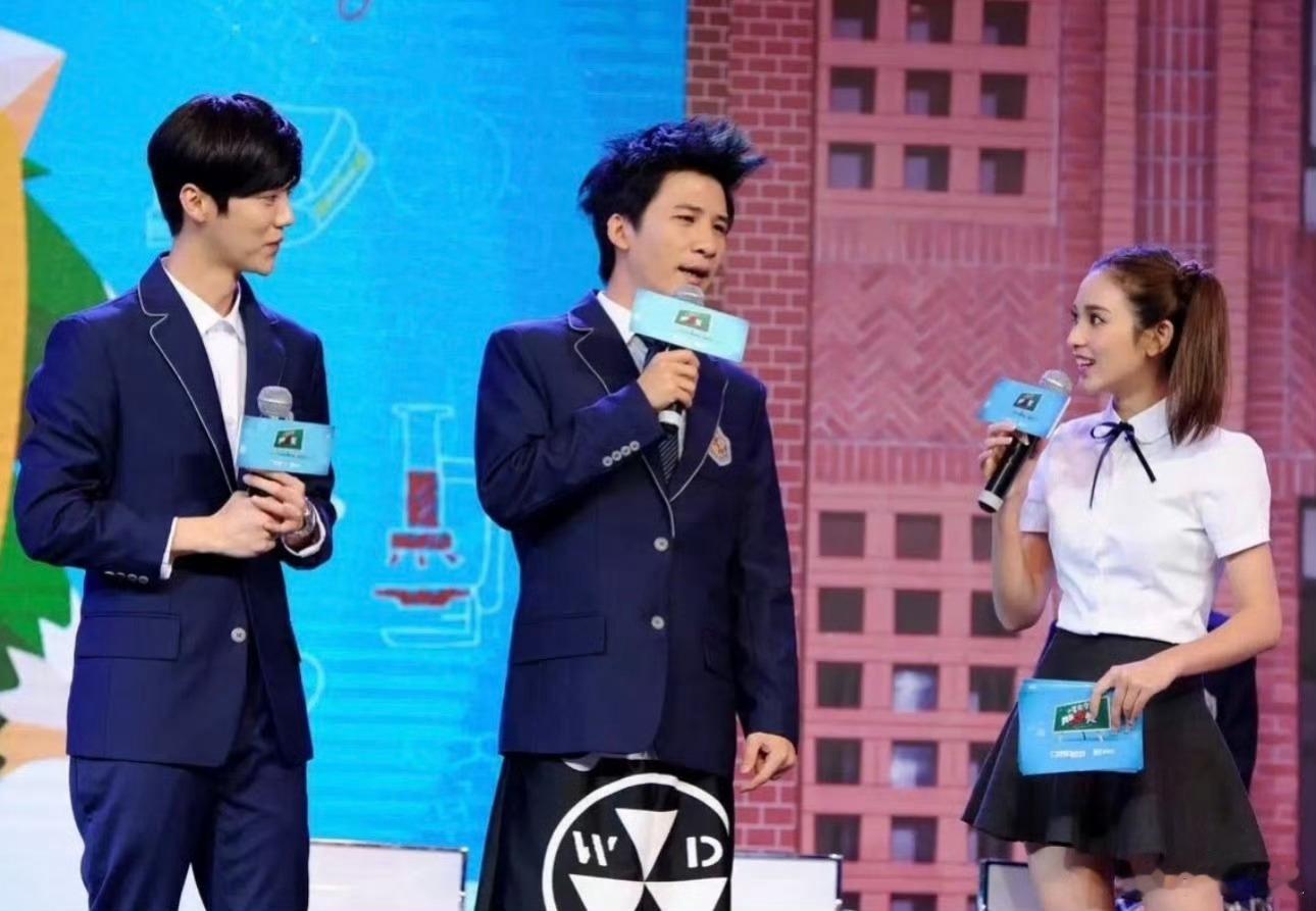 十年前的彭小苒 十年前的彭小苒在主持舞台上发光发热，国际大学生动画节、爱奇艺之夜