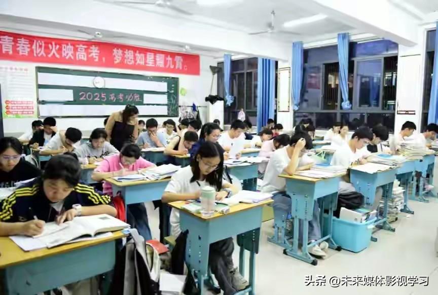 距离2026年高考仅剩两天，看似报考人数下降，实则暗藏诸多新变化，每一点都关乎千