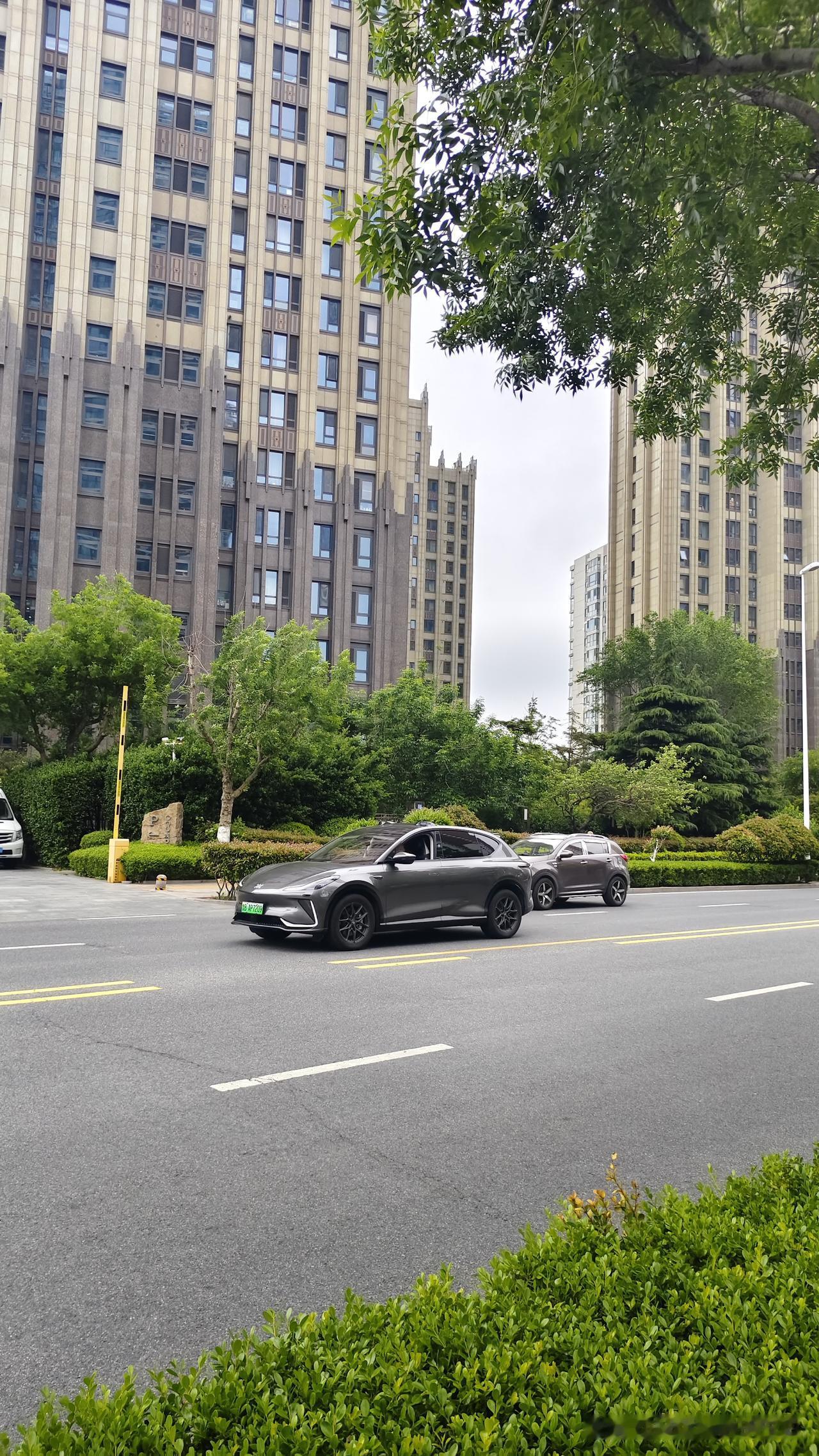 沧桑巨变青岛市崂山区大麦岛，安居乐业新生活
 
今晨青岛天色阴沉，微凉的雾气笼罩