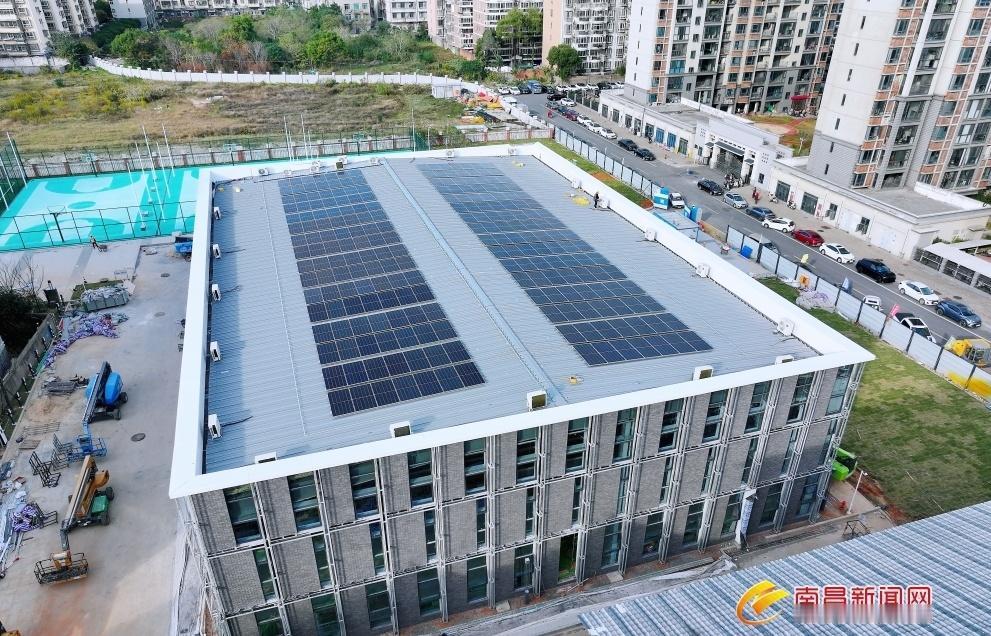 【完善社区体育设施】昨日，记者获悉，我市社区嵌入式体育场馆建设进入冲刺阶段，预计