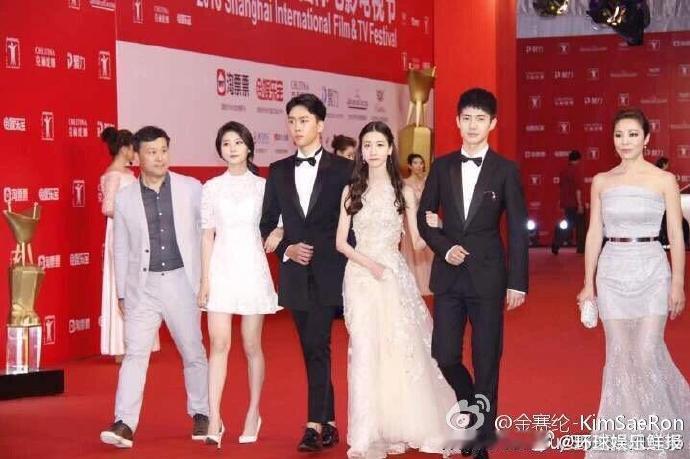 金赛纶陈都灵合照陈都灵和金赛纶的合照，一个笑容灿烂，一个却有着说不出的悲伤金赛纶