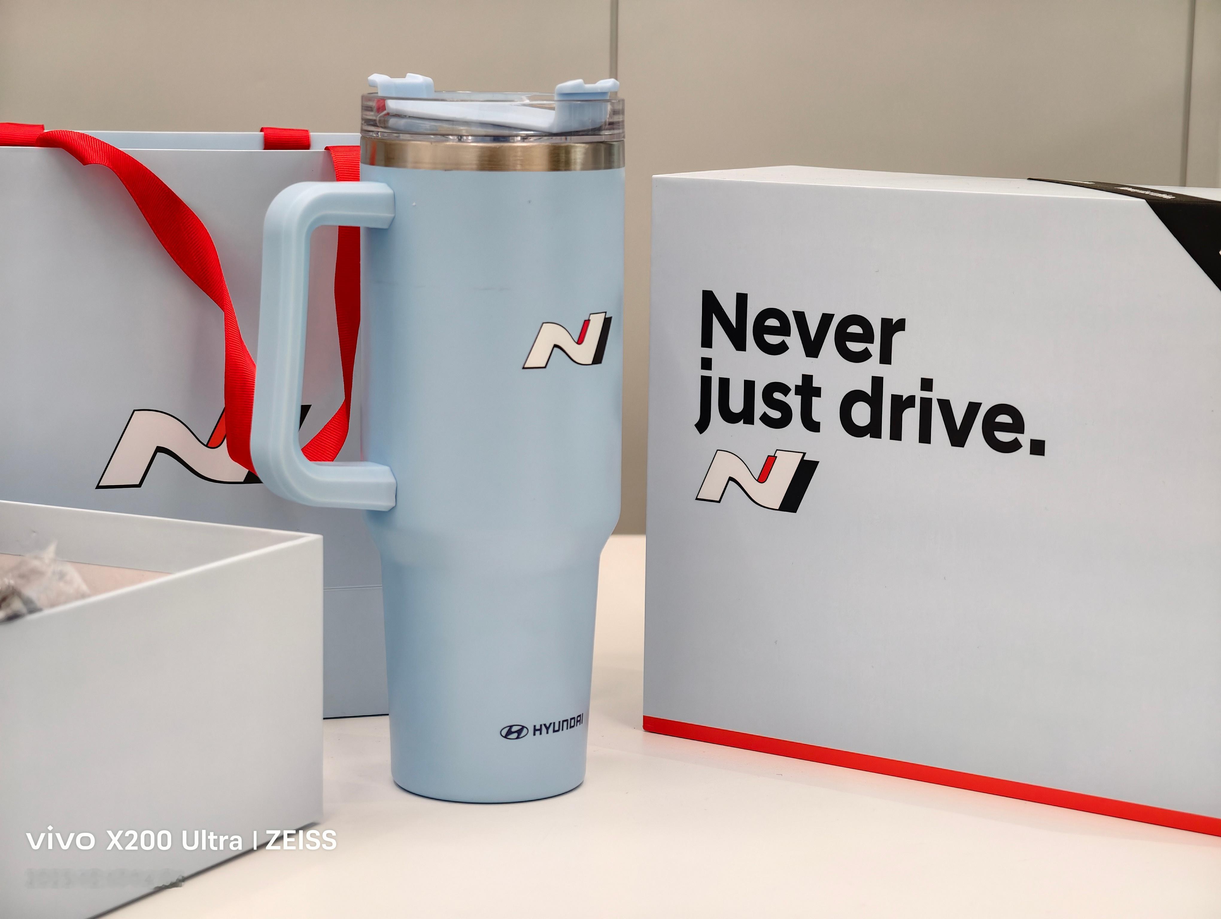 翻到一个之前参加活动得到的水杯。配色很好看，点赞抽了。