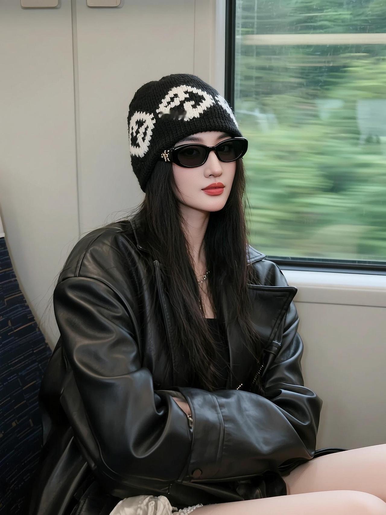 黑色皮夹克就是不一样抖音ai创作 不一样的自己 爱了爱了 美女