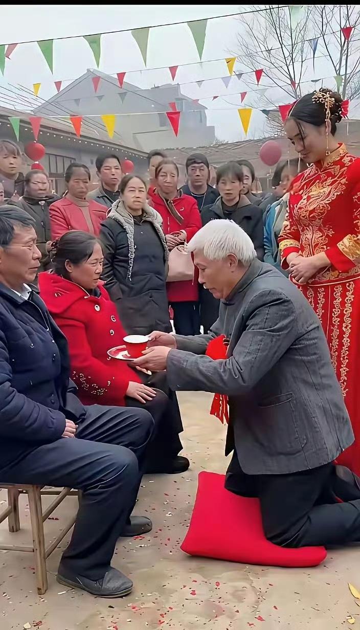 这个情况，女婿敬完茶后站起来，岳父应该会伸手搀一把的吧？