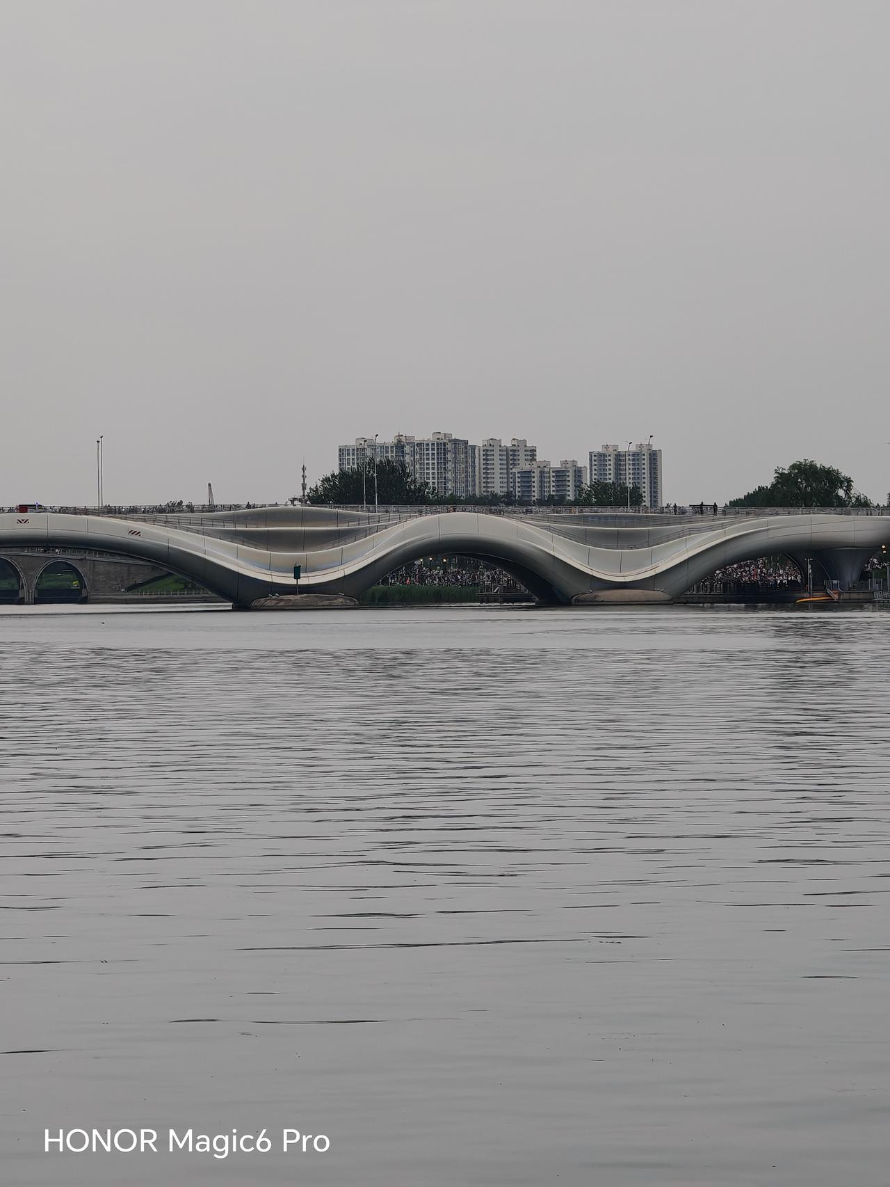 桥影横空水，云间见城郭。通州区北运河夜色阑珊
