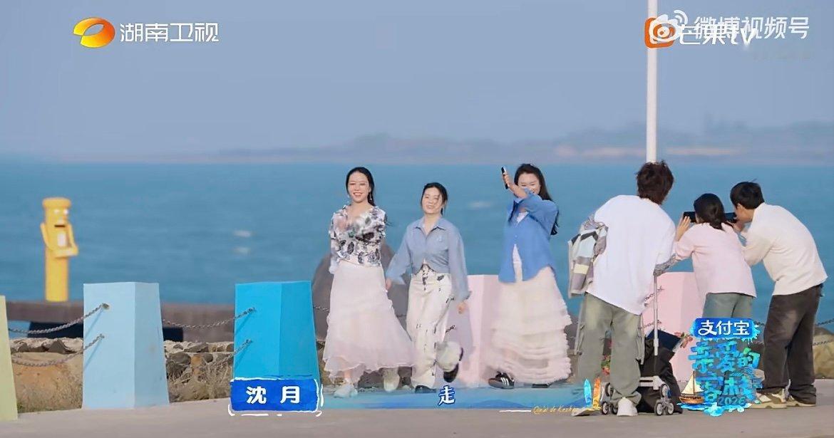 沈月镜头下的闺蜜 沈月太懂女生了，选景和引导都超贴心，镜头里的闺蜜氛围感直接拉满