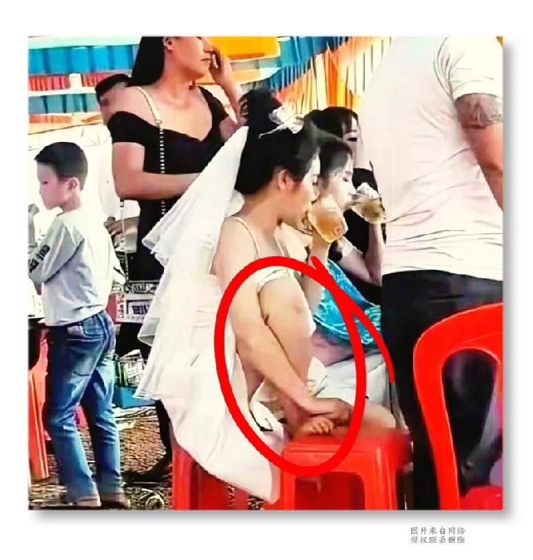 婚礼不必刻意端着？新娘松弛状态惹争议
 
婚宴酒席之上，新娘还戴着洁白的头纱，直