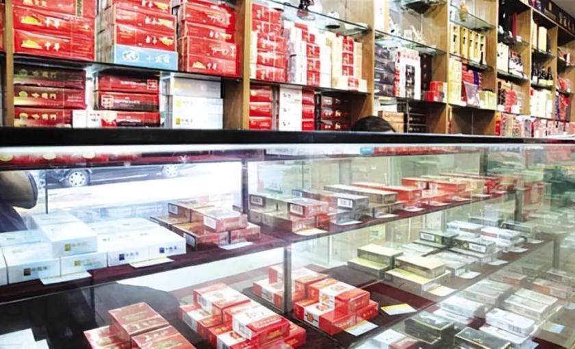 楼下小店老板一句“十块以下的没了，最低十五”，把好多老烟民整懵了。

先掰扯清楚