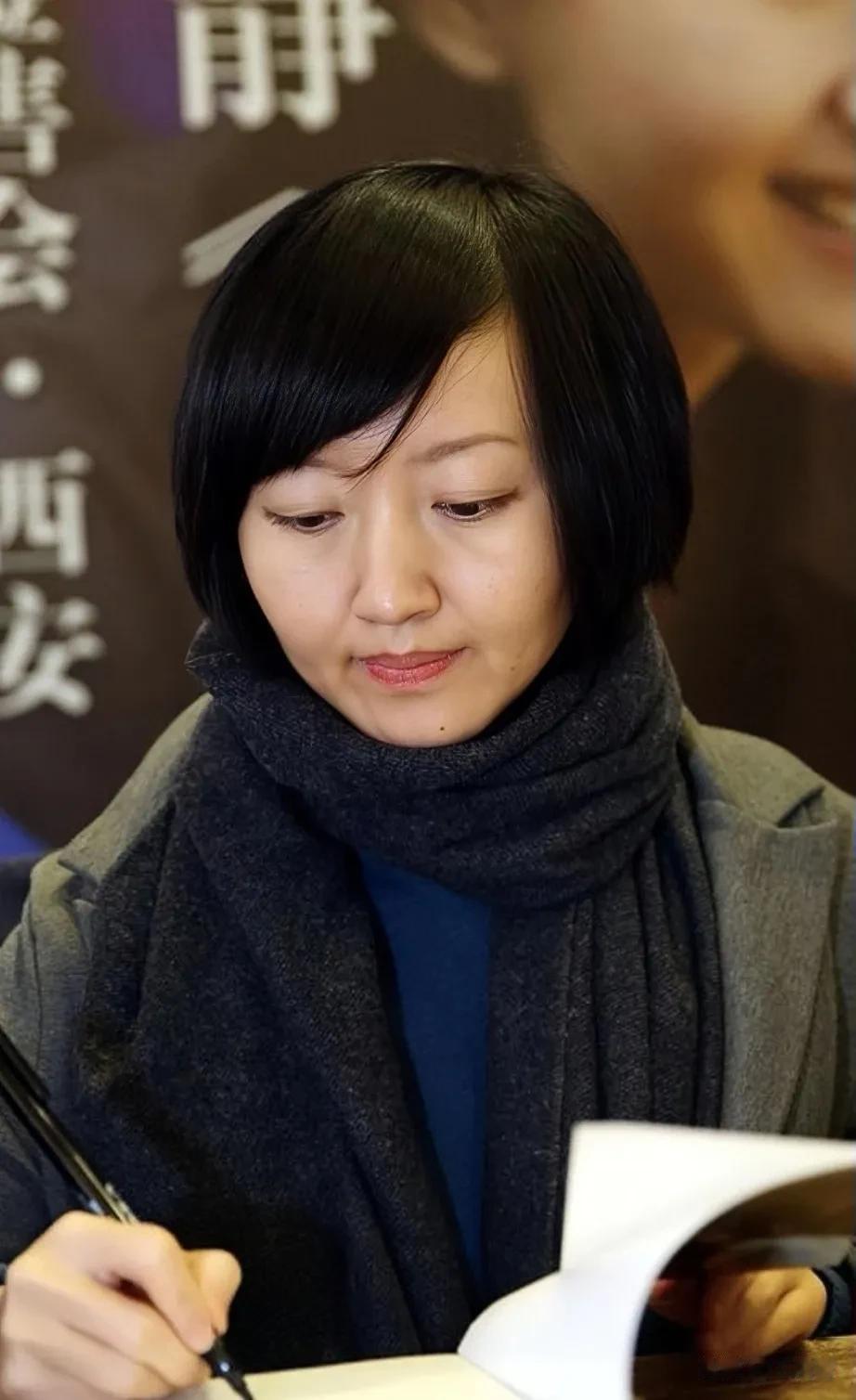 沉默多年的柴静，前不久拍了一部纪录片《陌生人》，结果上线不到一小时就被下架，网民