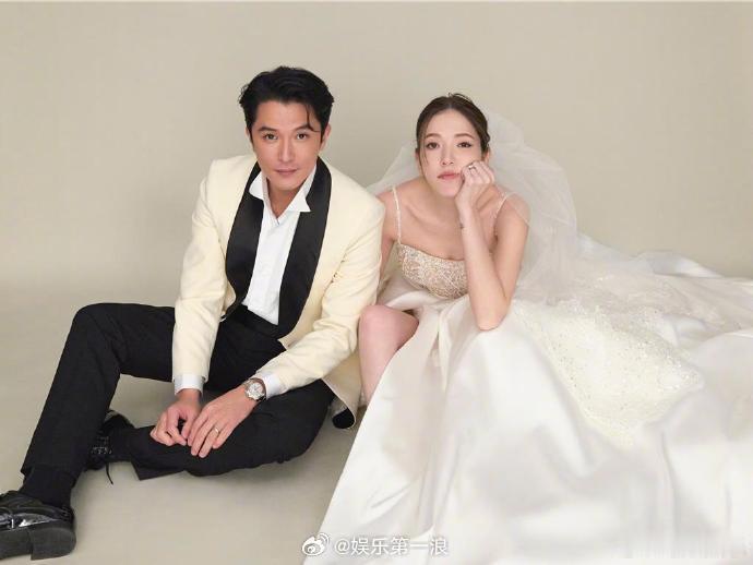 据台媒，邱泽、许玮甯今天宣布11月28日在台北文华东方酒店补办婚礼，并分享两张婚