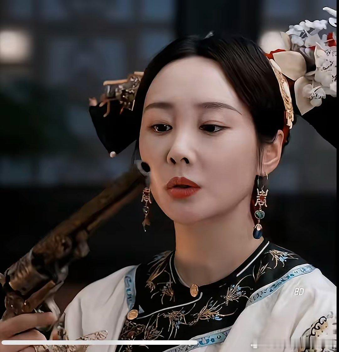 追了几集《大生意人》，不是被陈晓扮演的古平原折服，也不是被李纯扮演的苏紫轩迷倒，