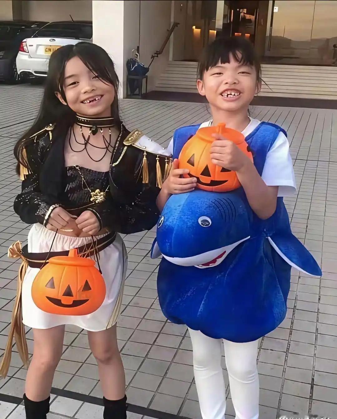 熊‎‏‍黛林那⁠对双胞胎，讲‎真，连亲子鉴‍定﻿‌那笔‏钱都‍‏‌能直‎接‎省了