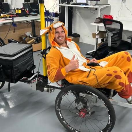 “全球首款全自动送货电动自行车”的创新产品由一家硅谷初创公司研发。经过三次迭代升