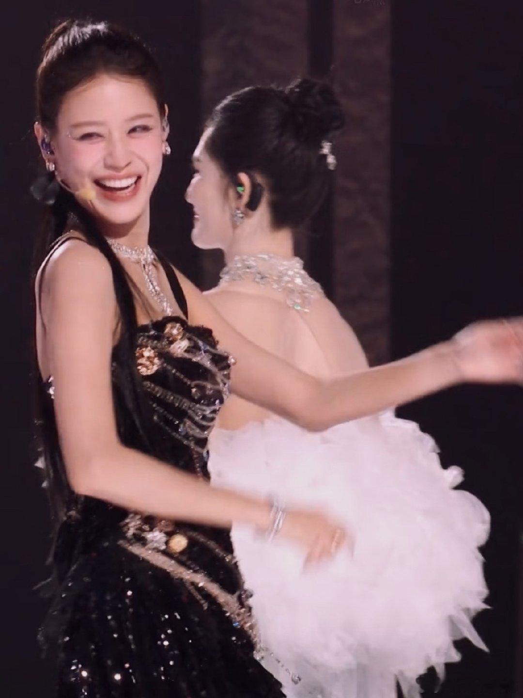 江语晨永远被浪姐女性间磅礴共情力打动乘风2026永远臣服女生之间的善意，懂得她的