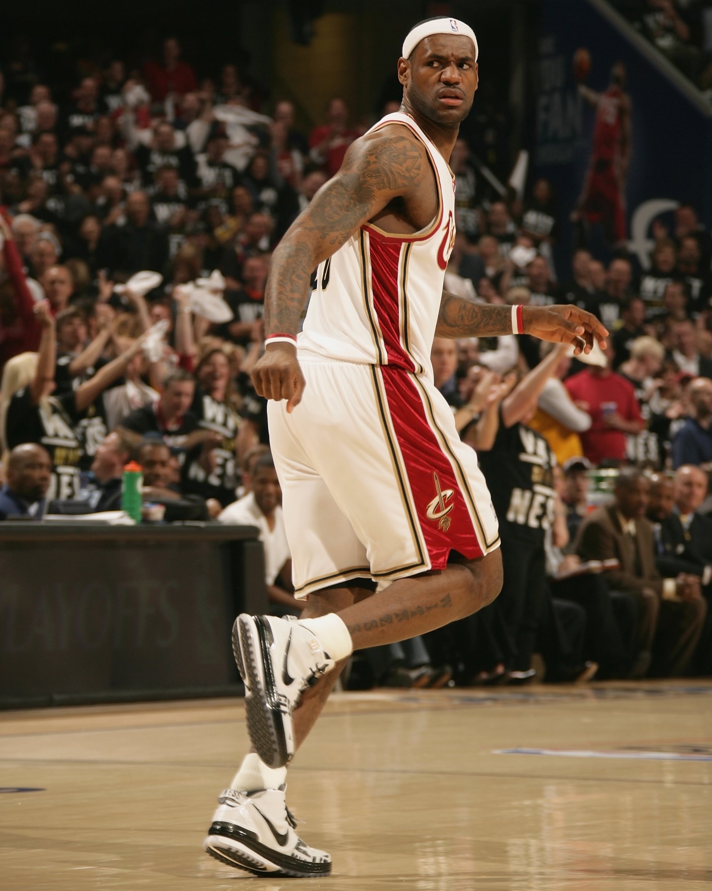 哇偶！太经典了这组照片，当年青春的味道。梦回2009！Nike LeBron 6