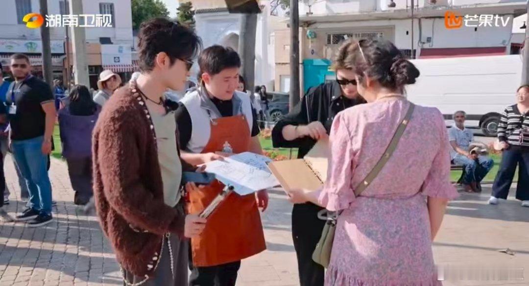 黄晓明的不会和张百乔的好像不一样中餐厅名场面中餐厅 摩洛哥揽客这段太绝了！张百乔