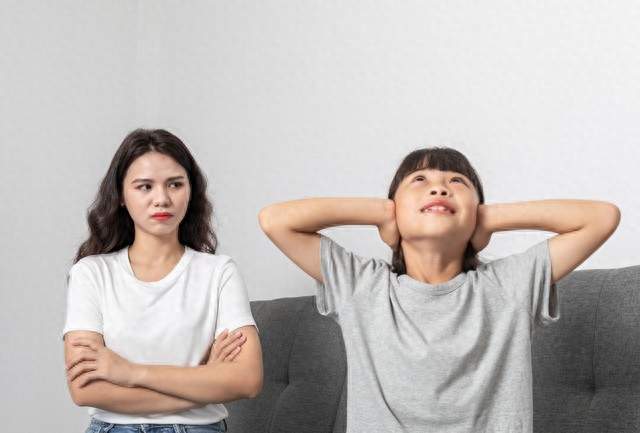 孩子14岁变刺猬，17岁变火药桶，脑科学揭开真相家长看完沉默了