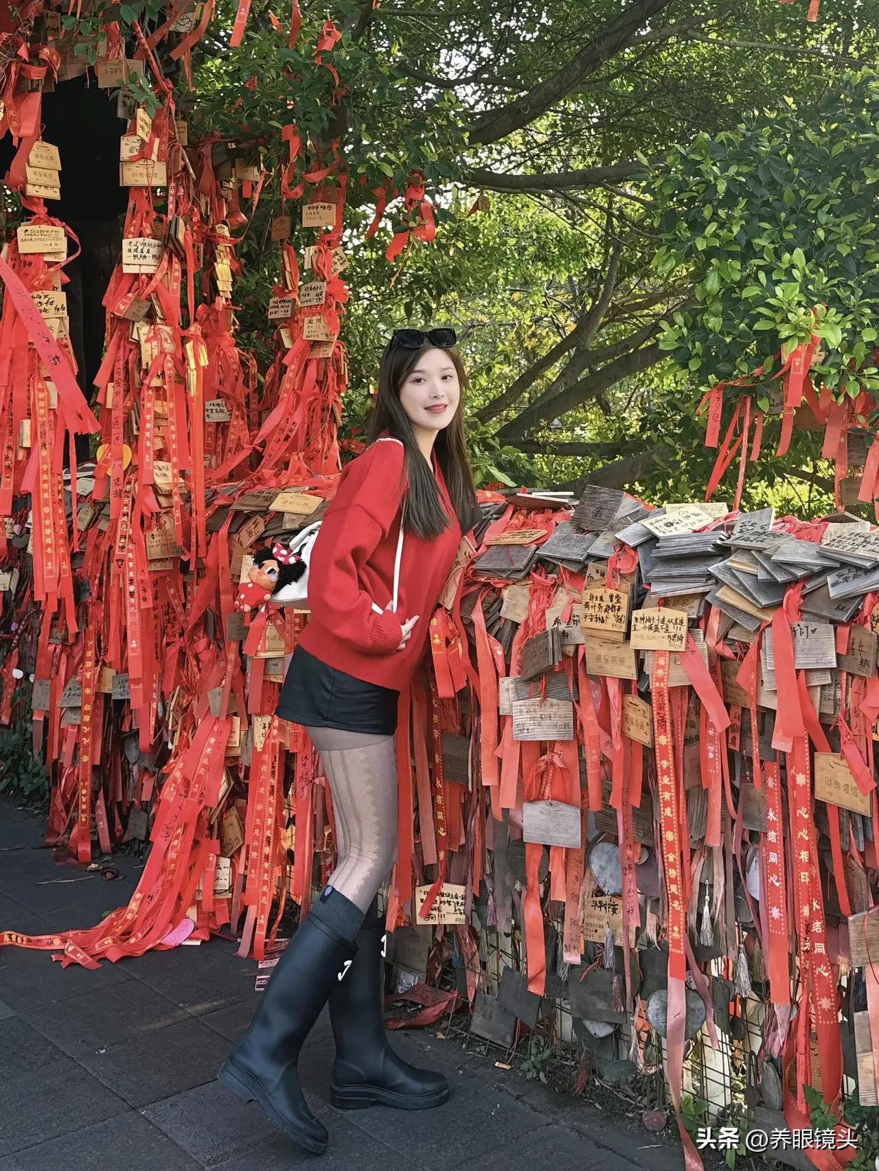 打卡许愿墙，红红火火好运气！🍀💖