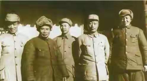 五位开国元勋，我打赌，你如果认识 3 位以上的，绝对是历史百科书，我立即拜你为师