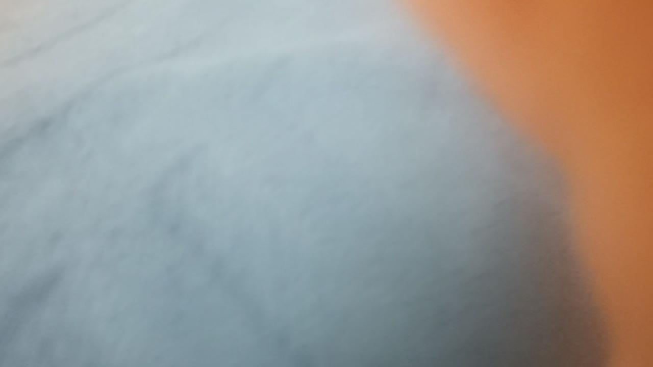 我说你有没有问出来呀，他们是谁开门的？
老公说我上哪问啊？
我说你没问问你哥啊。