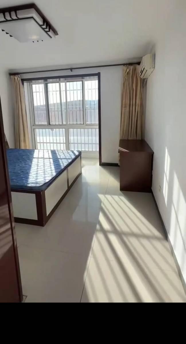 儿媳当初非要买步梯房。 
我笑她杞人忧天，电梯哪那么容易坏。 
她说停电了、电梯