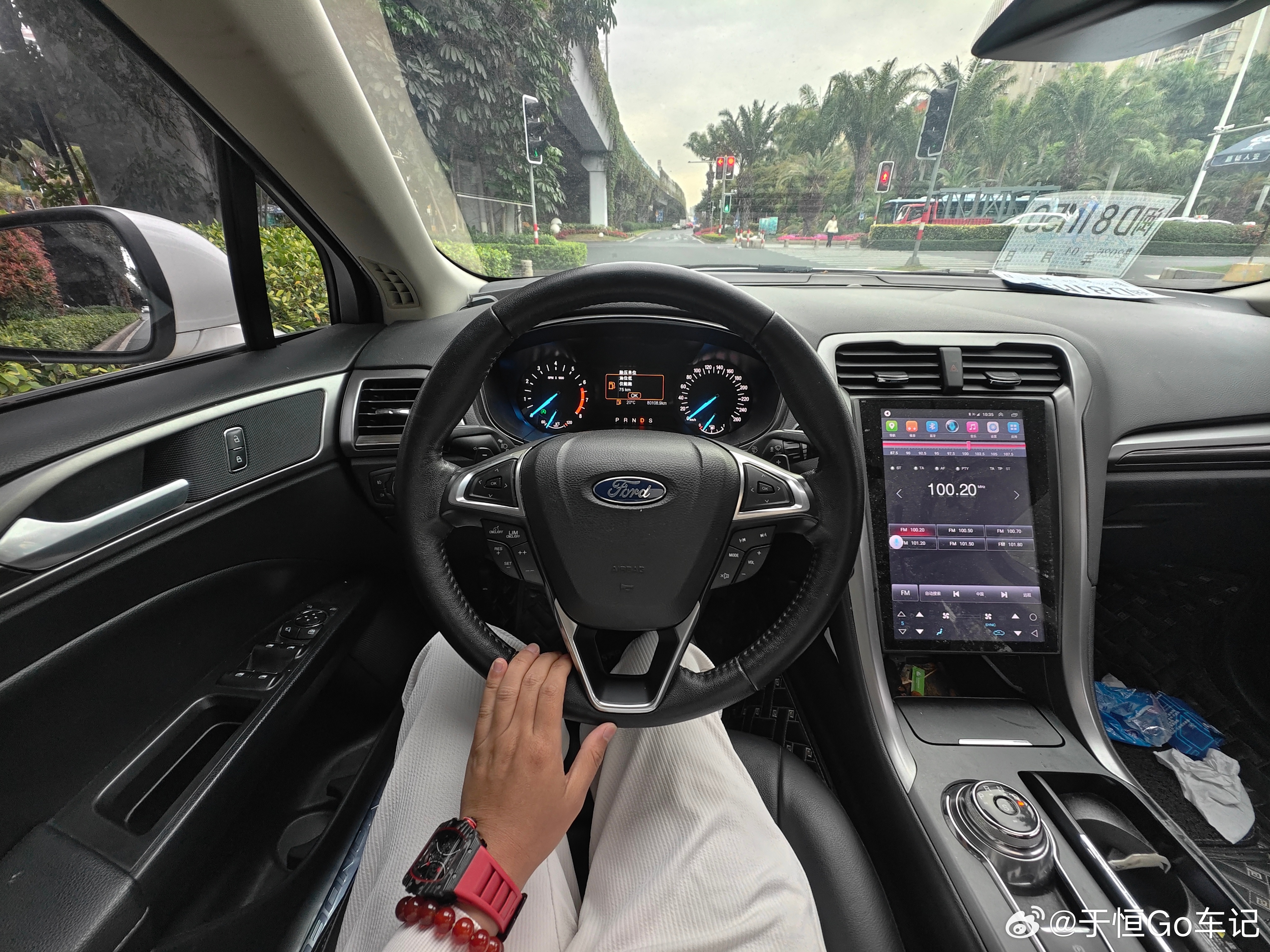 送蒙迪欧来去喷个漆，现在手握三四万真的是太多好车可以买了 