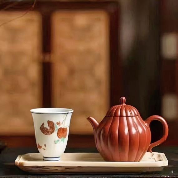 同样一杯茶，有人仰头灌下，只为解渴；有人细观汤色，在杯盏间看见山水；有人端起放下