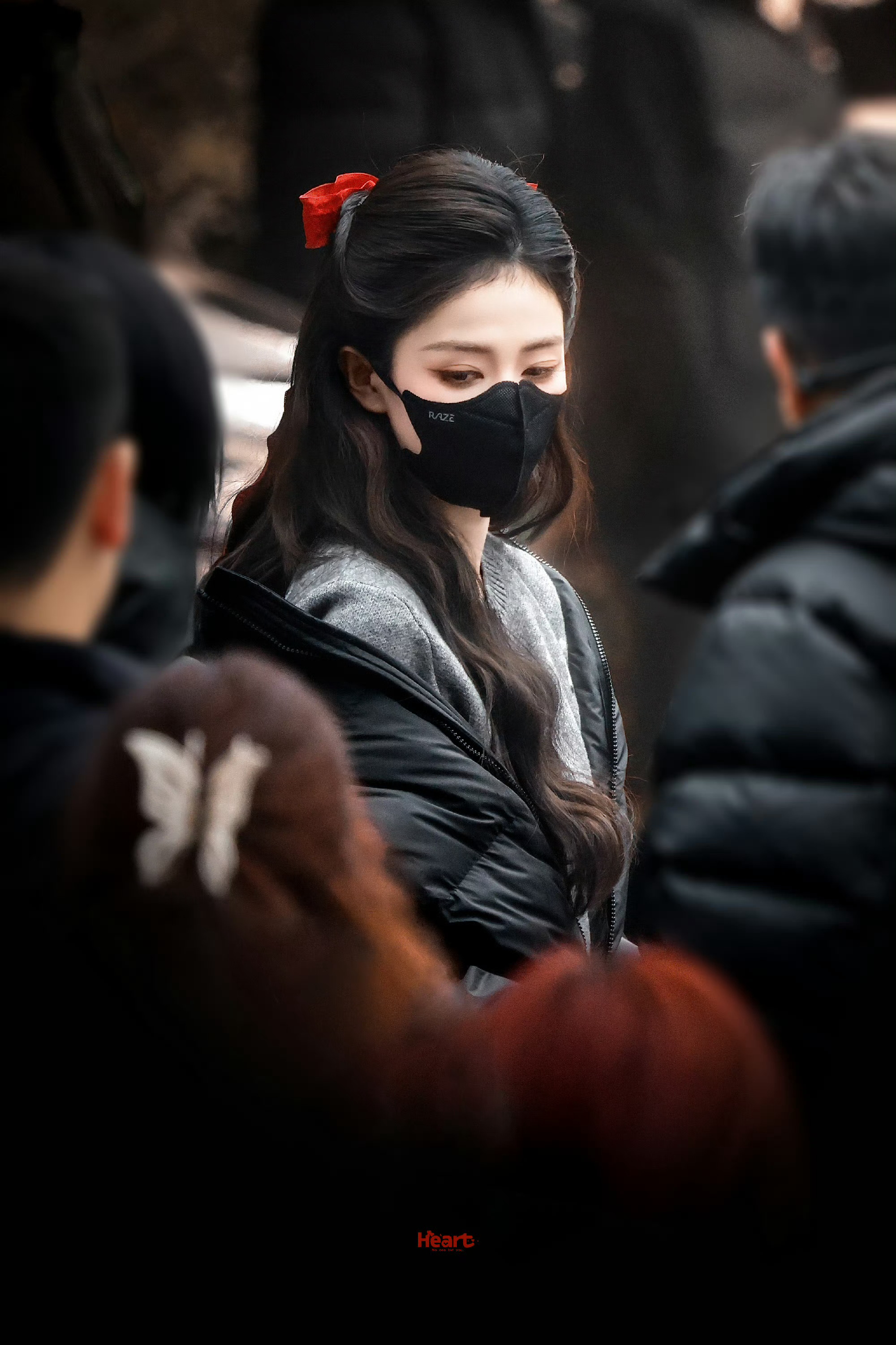 白鹿第二次联排路透现身春晚第二次联排红色蝴蝶结好喜庆cr.logo 