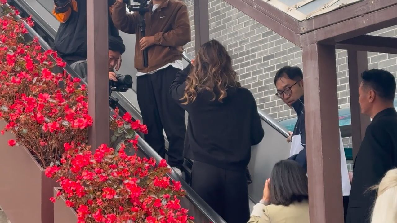 今天郑钦文去长成拍写真！中网女单冠军