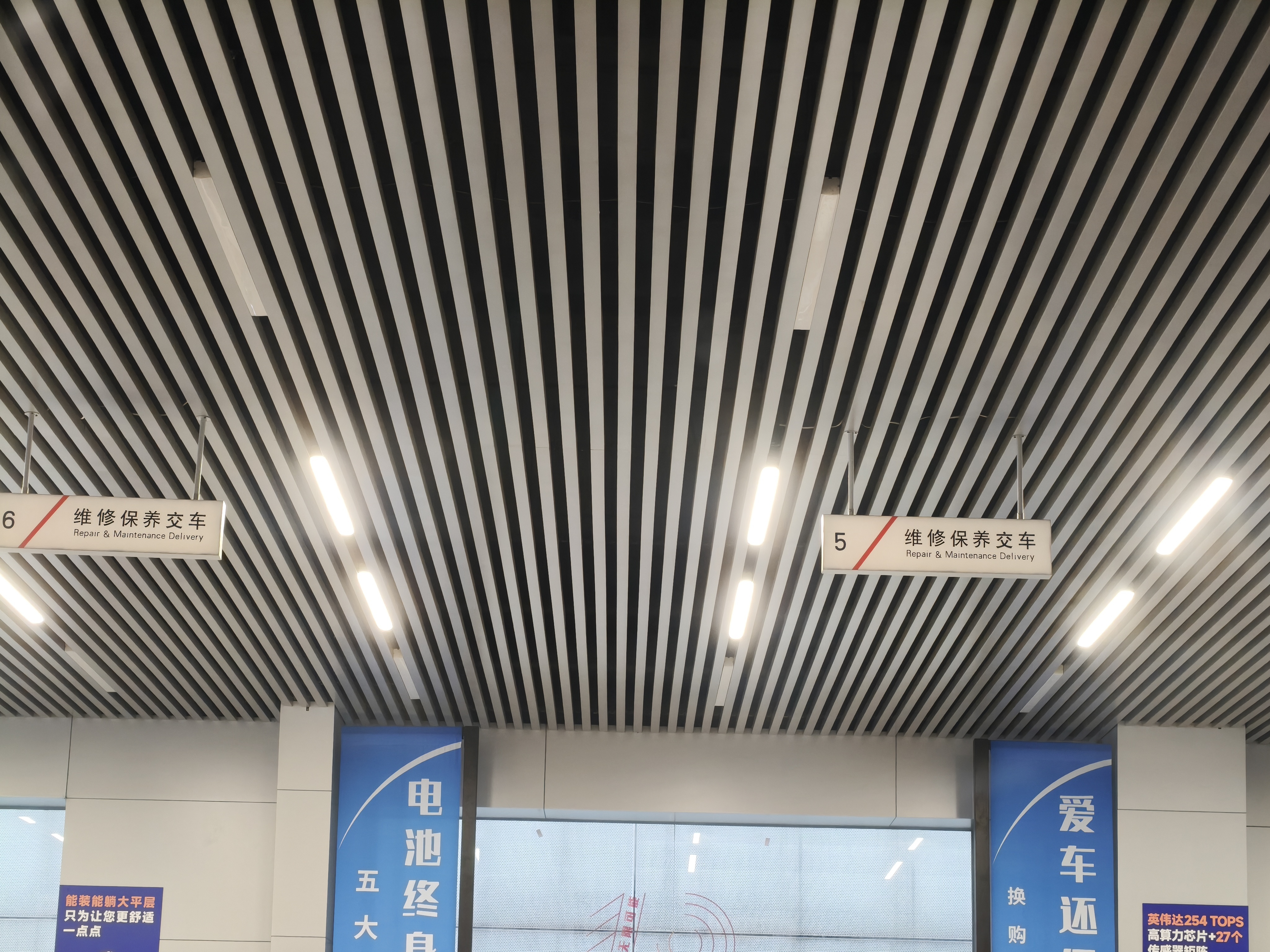 今儿一早来做保养，一会儿去拍个东西，下雨路况有点糟糕，大伙儿开车注意点... 下