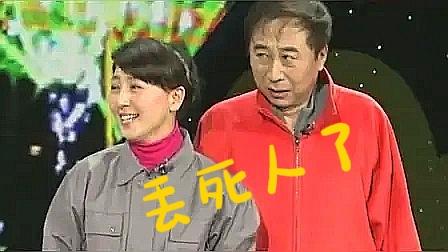 冯巩老师，别躲着了，您也出来走两步吧！
作为德高望重的曲艺协会主席，广受群众喜爱