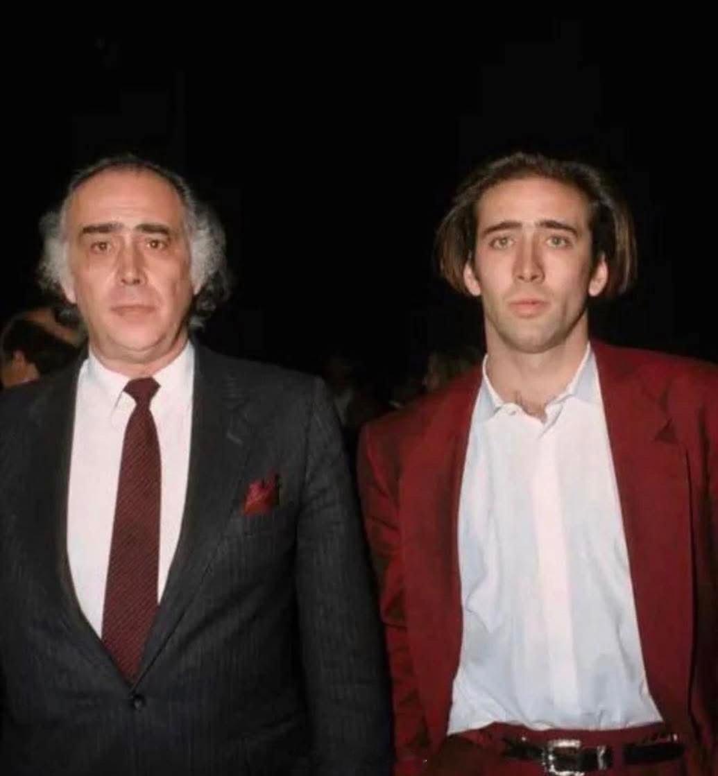 尼古拉斯-凯奇本姓科波拉，他是《教父》导演弗朗西斯-科波拉的亲侄子。图一是他爸，