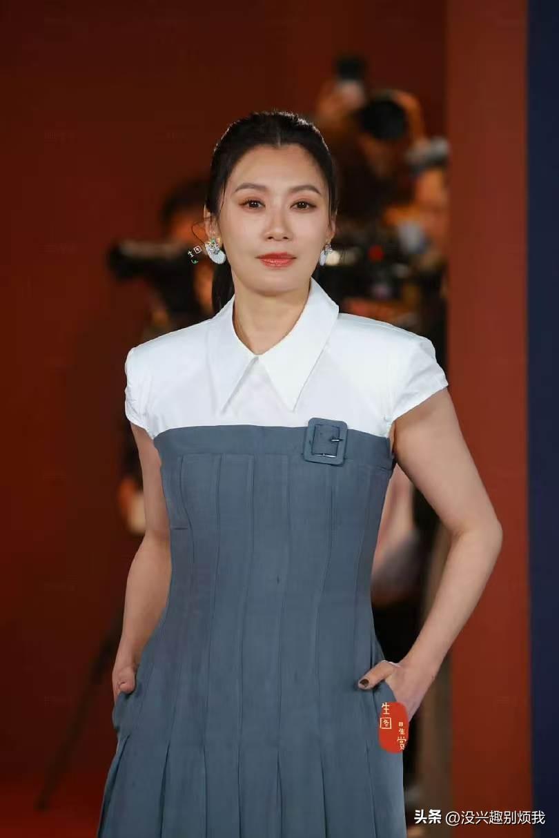 贾静雯生图，51岁的状态真冻龄女神